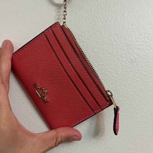 Like New 💞 Coach Rose Leather Key and Card Holder - Picture 8 of 11